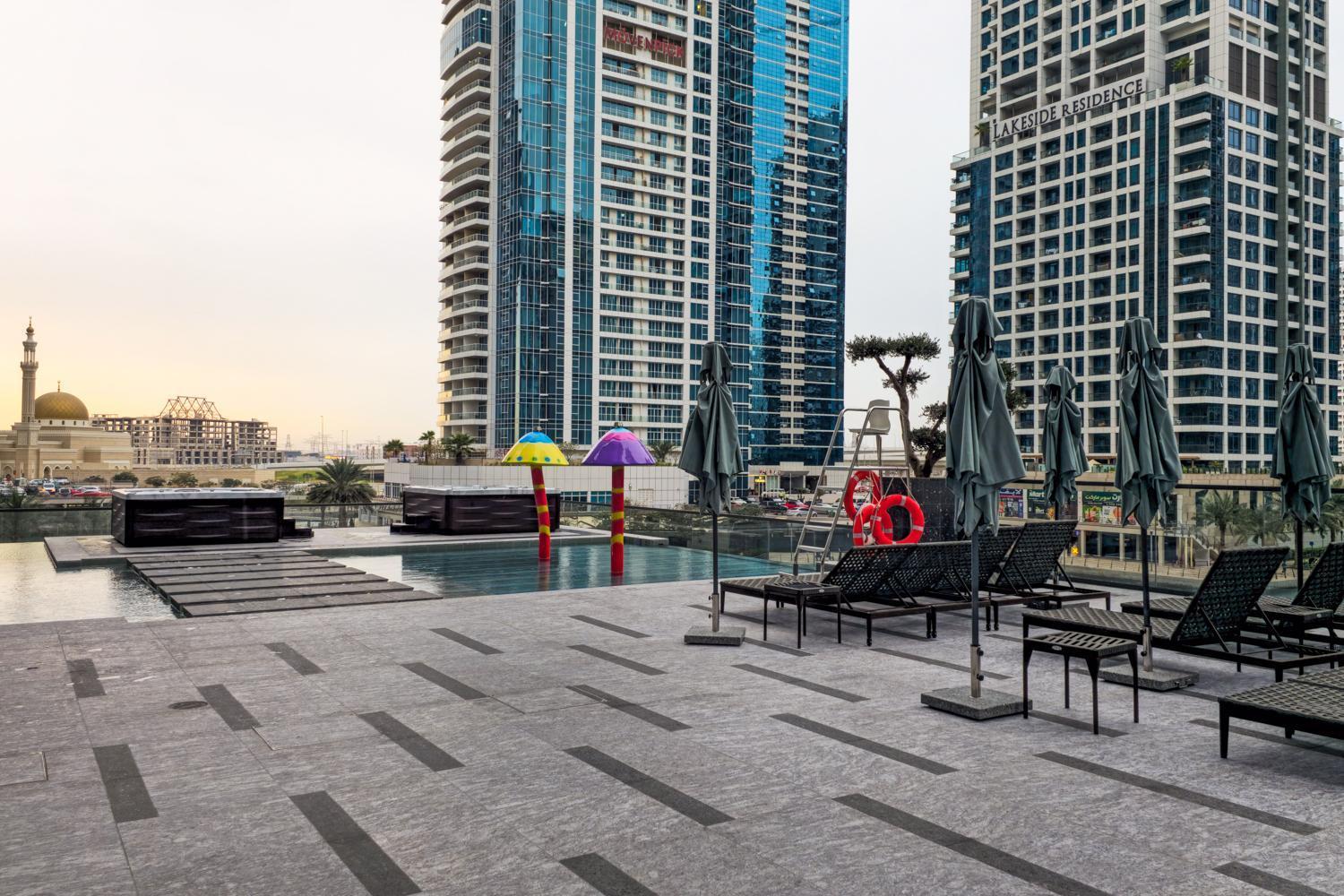 Brand New Spacious Close To Marina Walk Apartment