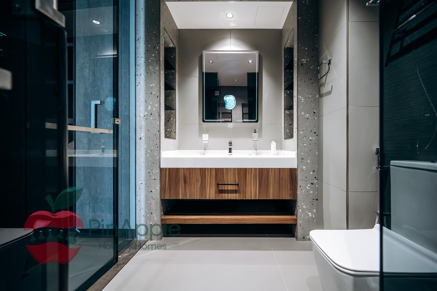 Brand New Spacious Close To Marina Walk